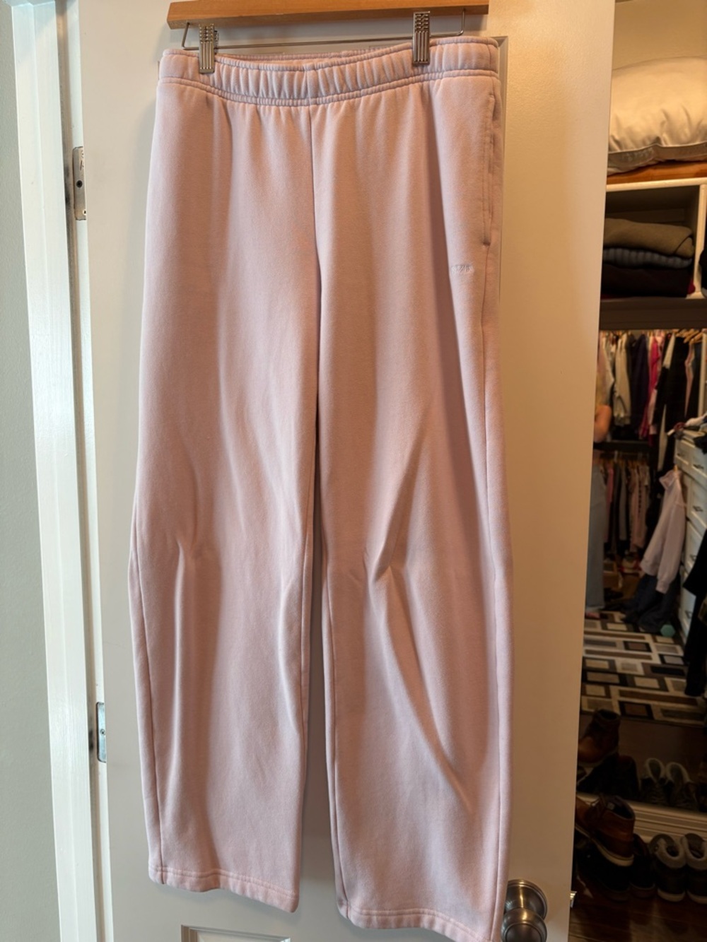 Aritzia  Sweatfleece Mega Straight Sweatpant